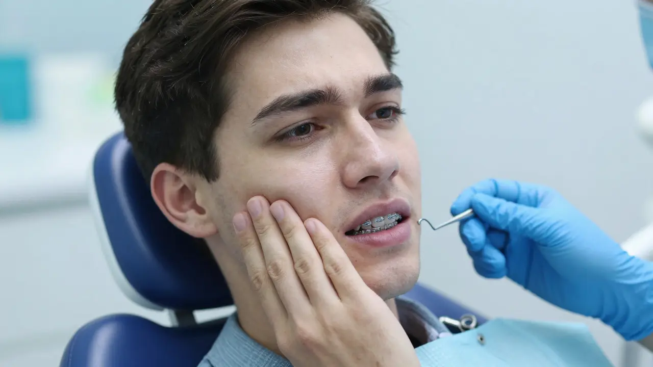 Jak dlouho bolí zuby po nasazení rovnátek? Komplexní průvodce úlevou od bolesti